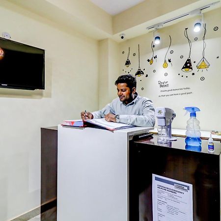 Hotel O Rs Hotels Near Pitampura Metro Delhi  Bagian luar foto