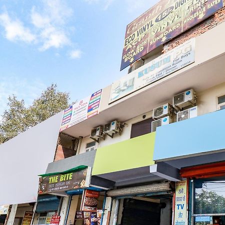 Hotel O Rs Hotels Near Pitampura Metro Delhi  Bagian luar foto