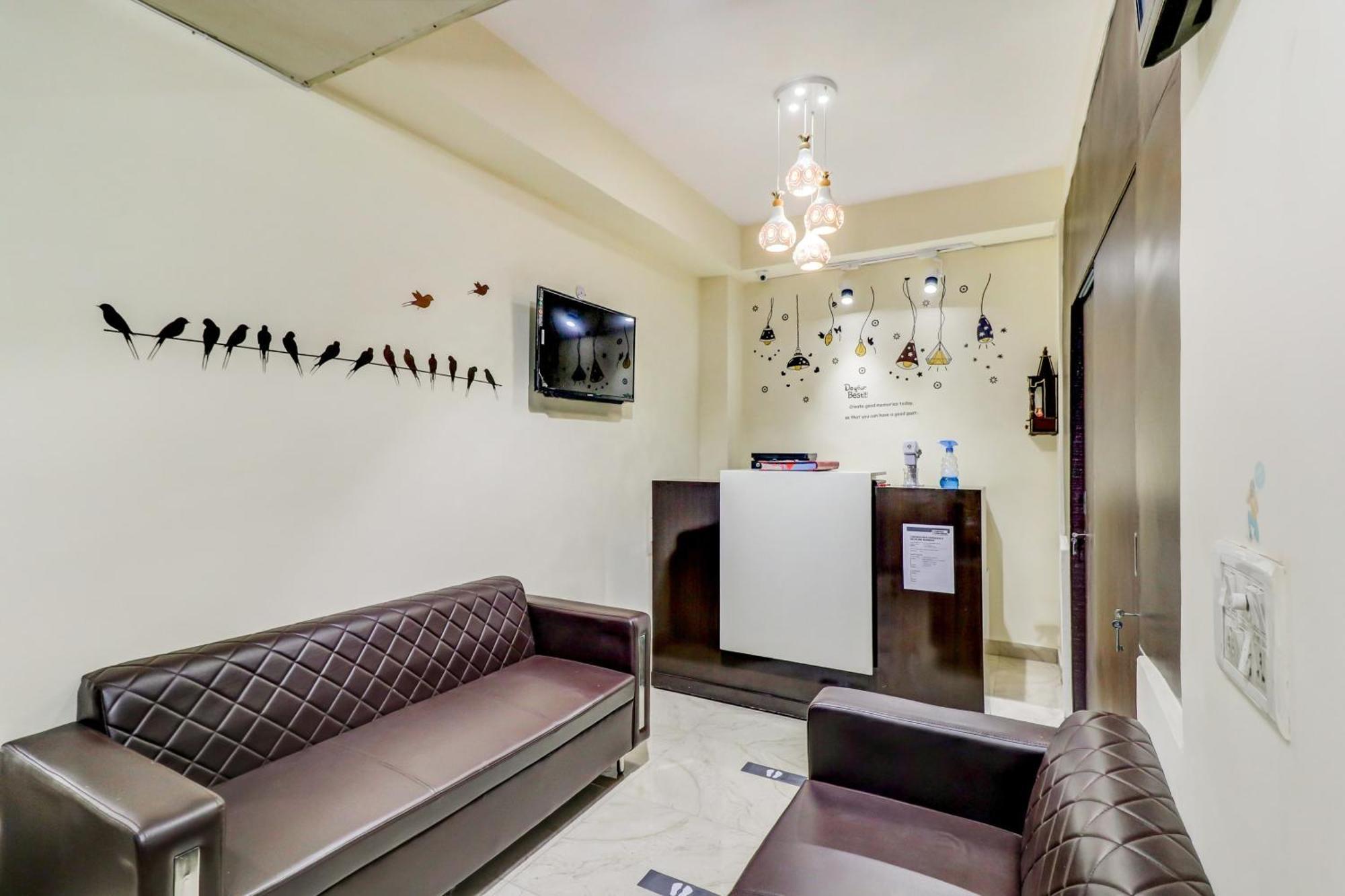 Hotel O Rs Hotels Near Pitampura Metro Delhi  Bagian luar foto