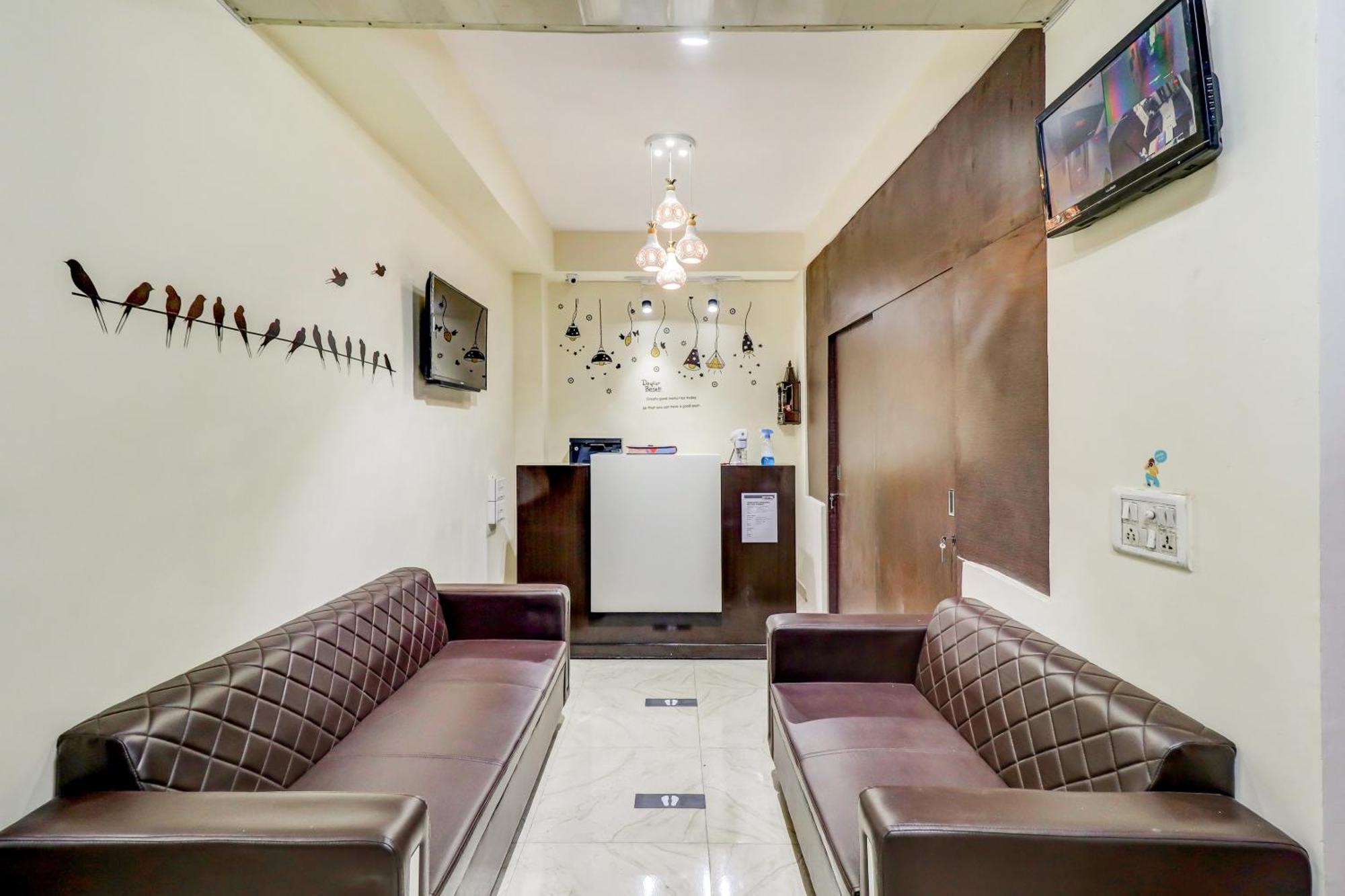 Hotel O Rs Hotels Near Pitampura Metro Delhi  Bagian luar foto