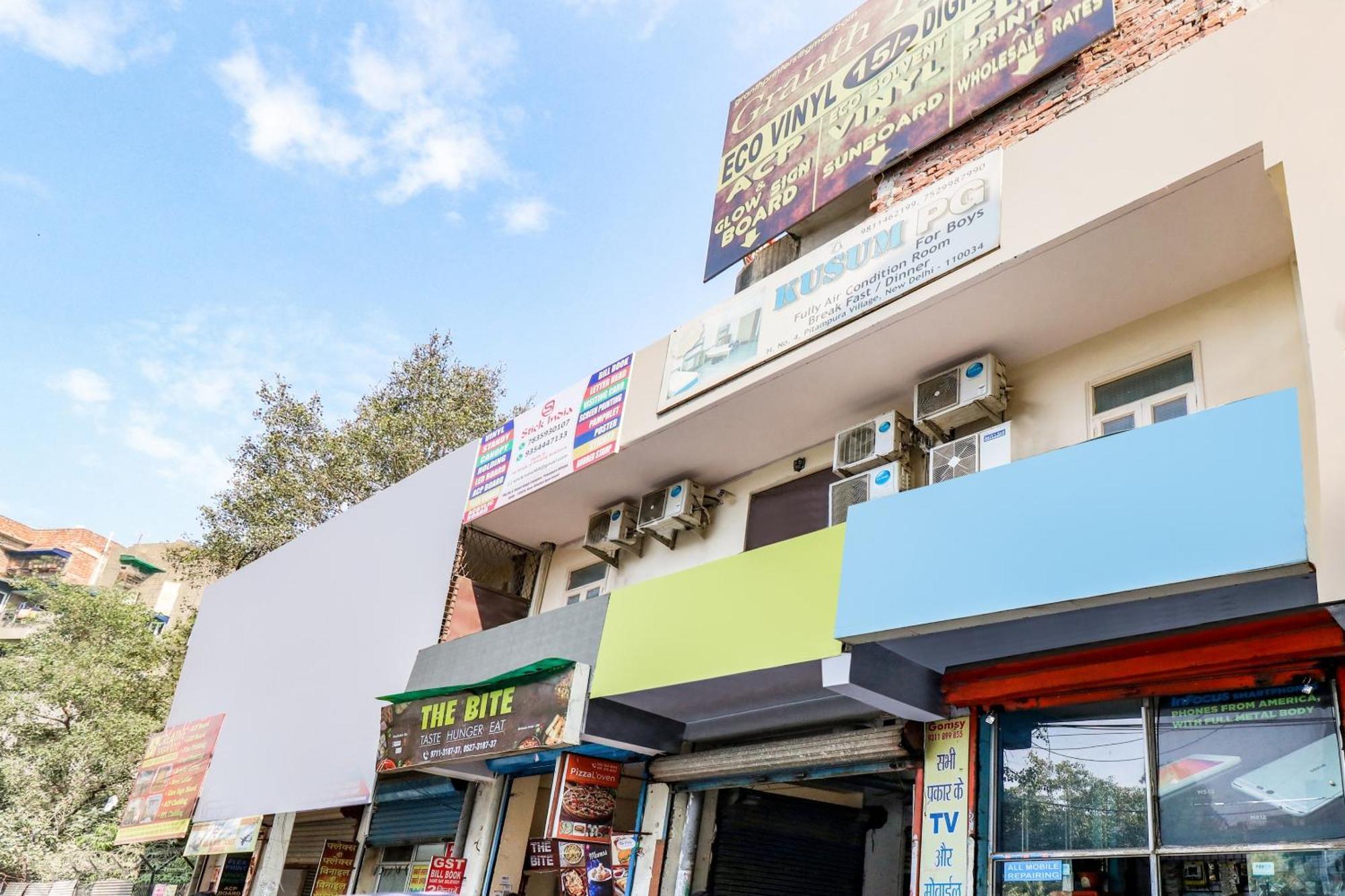 Hotel O Rs Hotels Near Pitampura Metro Delhi  Bagian luar foto